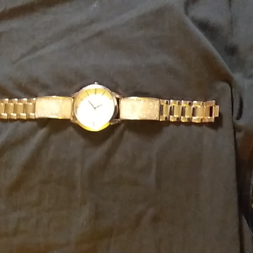 Quartz womens watch